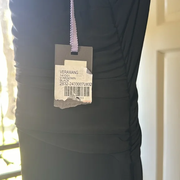 Vera Wang Gown - Picture 3 of 9